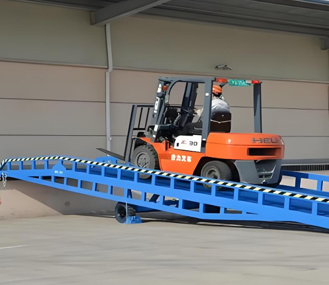 南乐移动式卸货平台（叉车用）